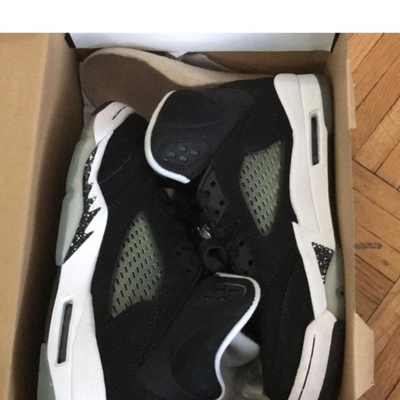 Jordan sneakers - Picture 2 of 3